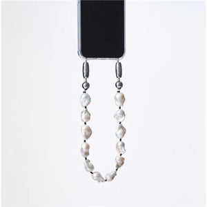 Baroque Pearl Wristlet